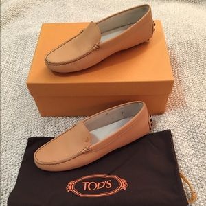 Tod’s Nude Driving Loafers size 37